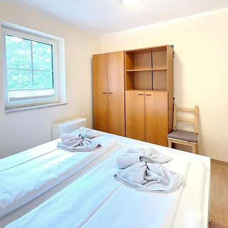 Kiefernwaeldchen * Byhlen